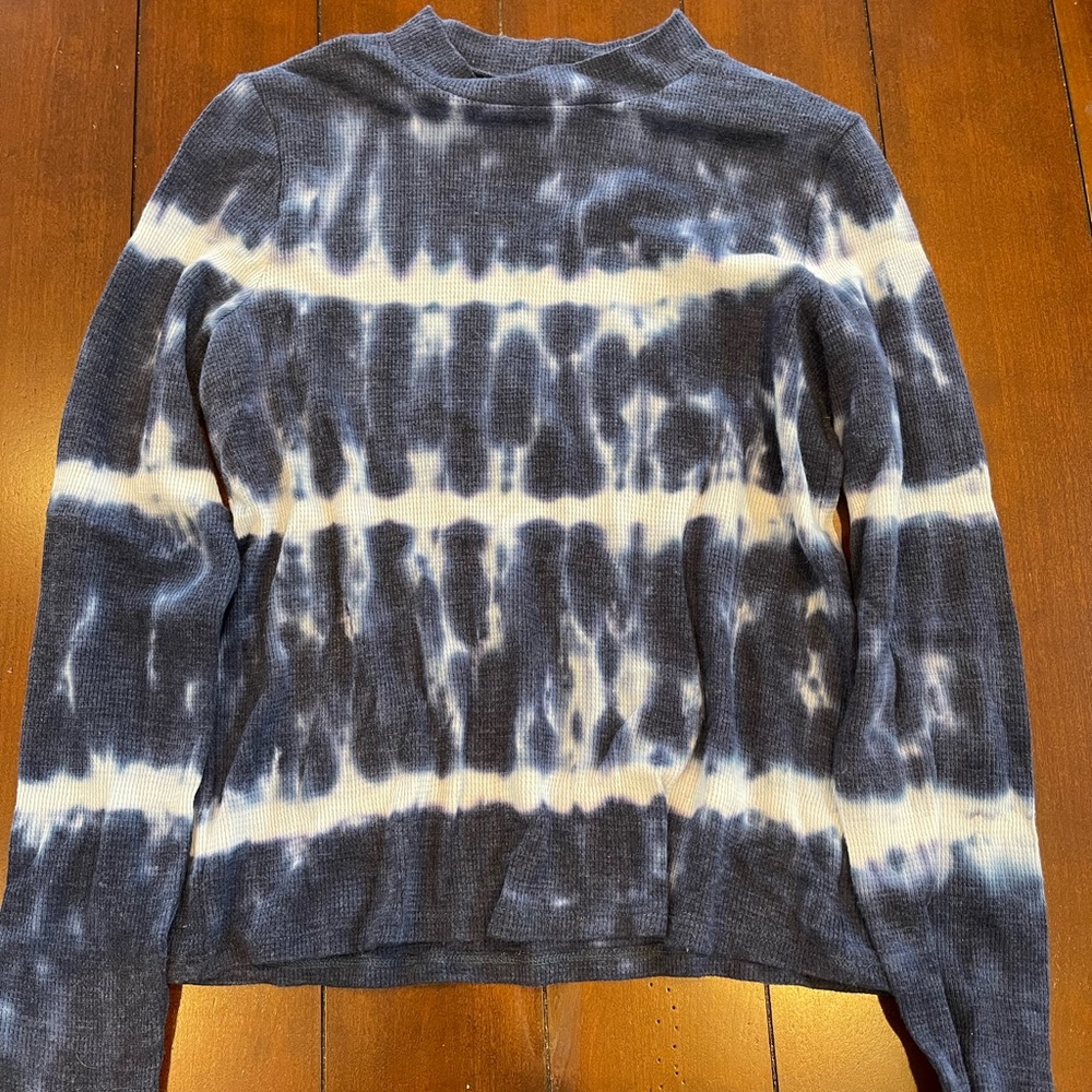 American Eagle, blue/white tye die turtleneck, size S
